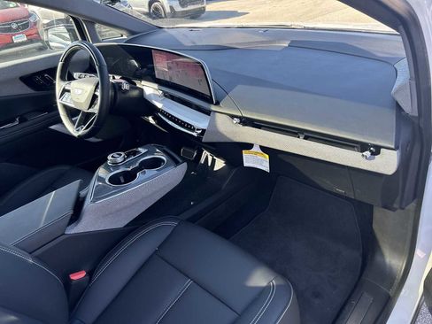 New 2025 Cadillac Optiq Luxury 1 image 28