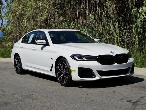 Used 2023 BMW 530e w/ M Sport Package image 2