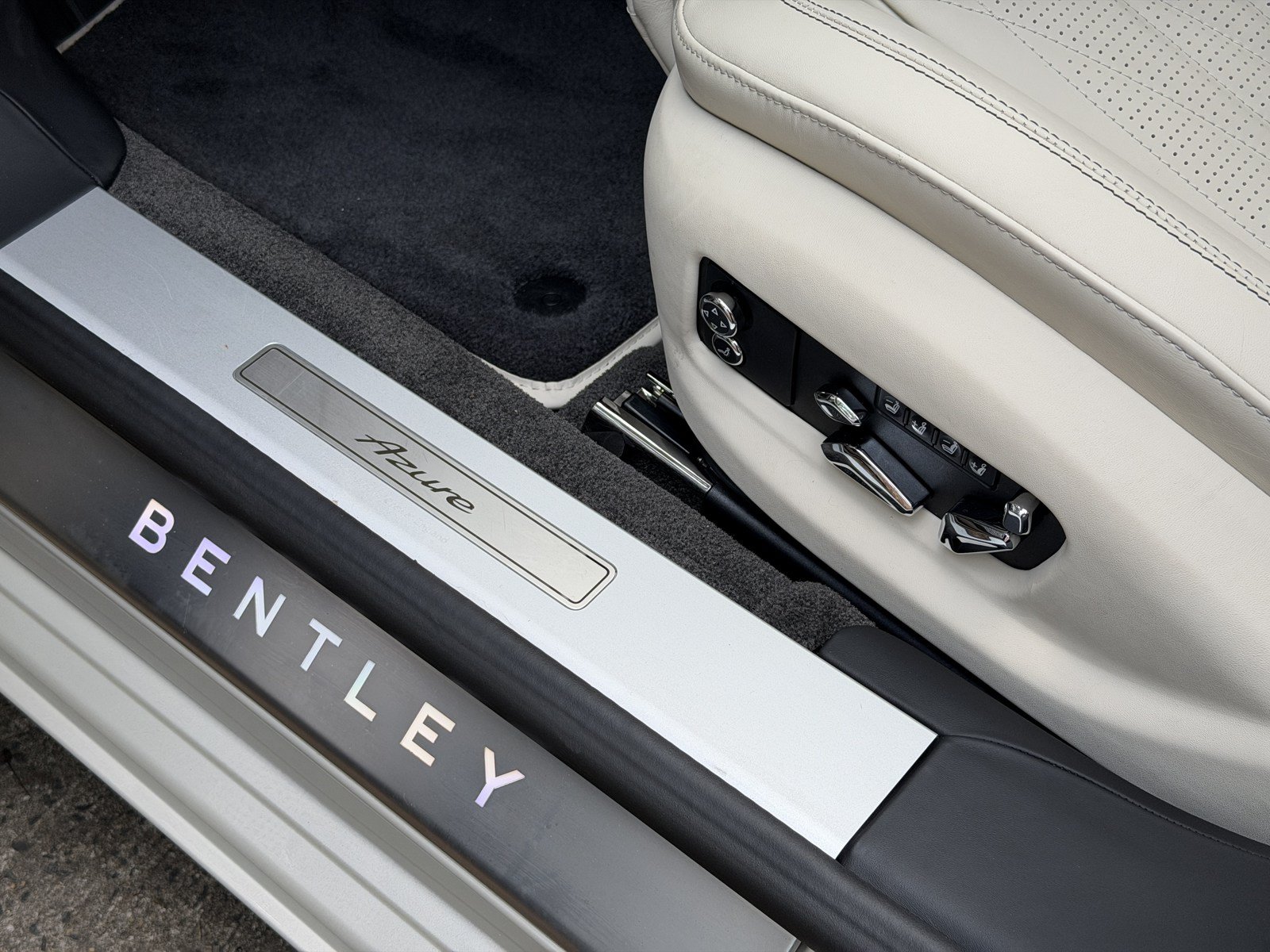 Used 2026 Bentley Flying Spur V8 AWD/4WD image 18