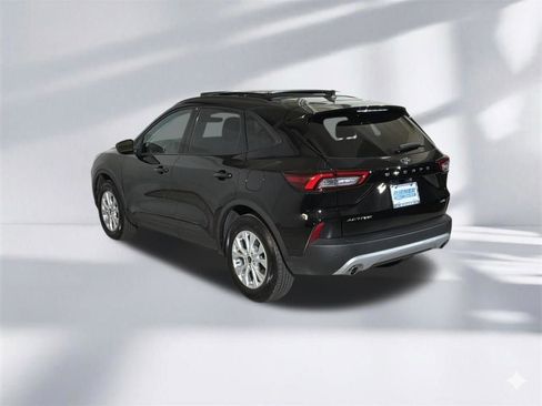 Used 2025 Ford Escape Active w/ Active Premium Tech Pack AWD/4WD image 4