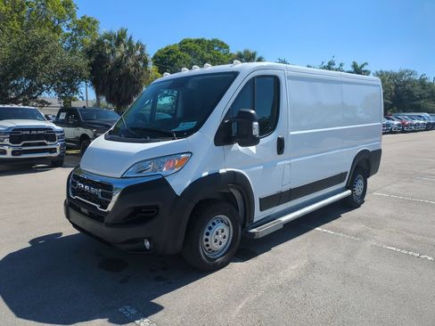 Used 2025 RAM ProMaster 2500 w/ U-Haul Equipment Group FWD image 10