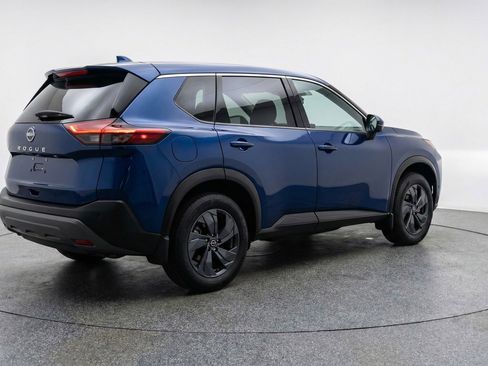 Used 2025 Nissan Rogue SV FWD image 9