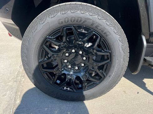 New 2026 GMC Hummer EV SUV w/ LPO, Sport Package image 25