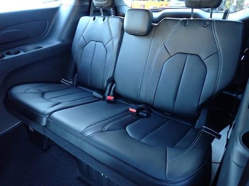 New 2026 Chrysler Pacifica Select image 14
