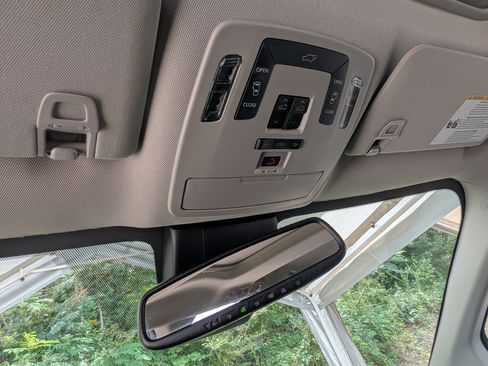 Used 2023 Toyota Sienna XLE FWD image 31