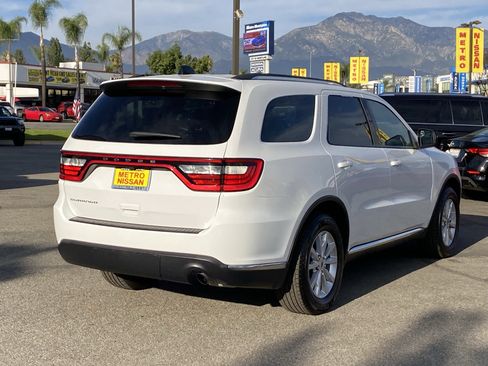 Used 2023 Dodge Durango SXT image 3