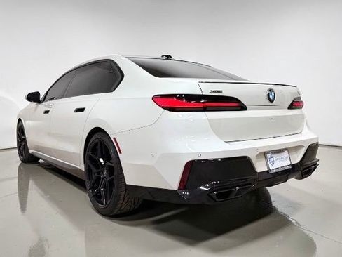 Used 2024 BMW 760i xDrive w/ Premium Package image 8