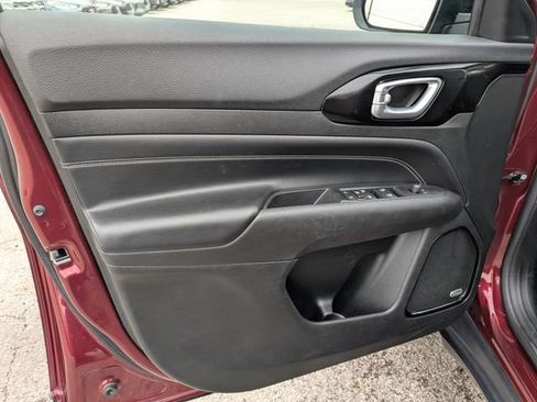 Used 2022 Jeep Compass Latitude w/ Sun and Sound Group AWD/4WD image 19