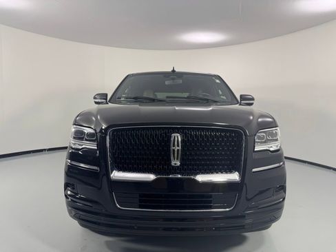 Used 2023 Lincoln Navigator Reserve AWD/4WD image 2