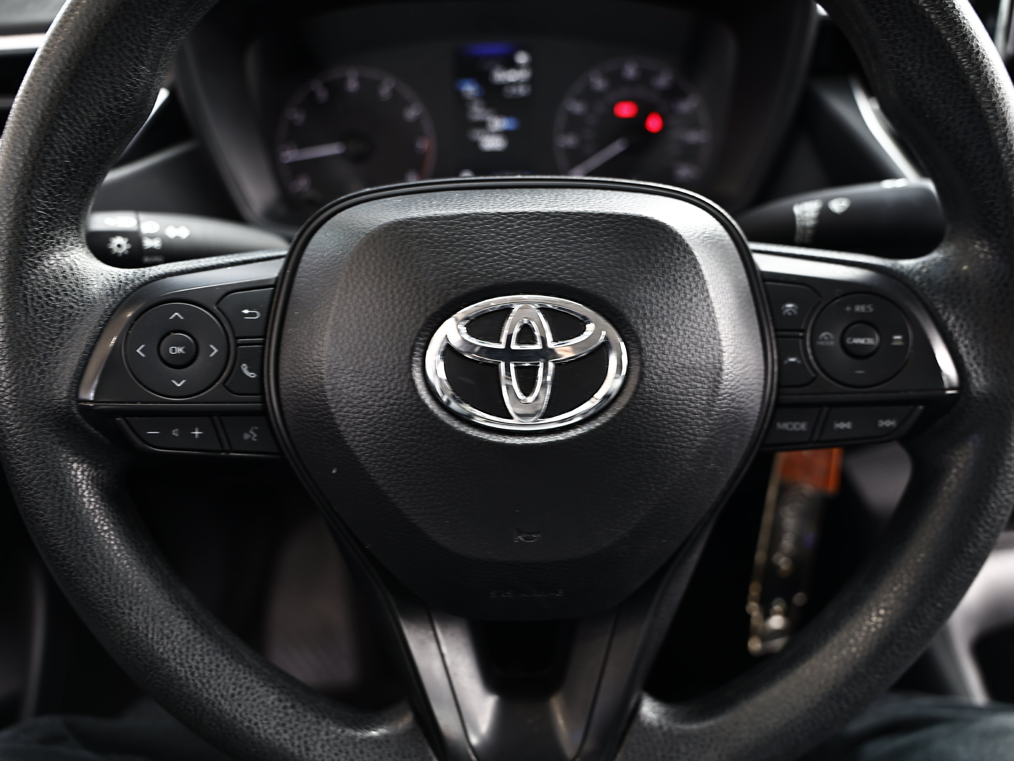 Used 2025 Toyota Corolla LE FWD image 31