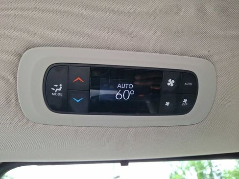 Certified 2023 Chrysler Pacifica Touring-L FWD image 12