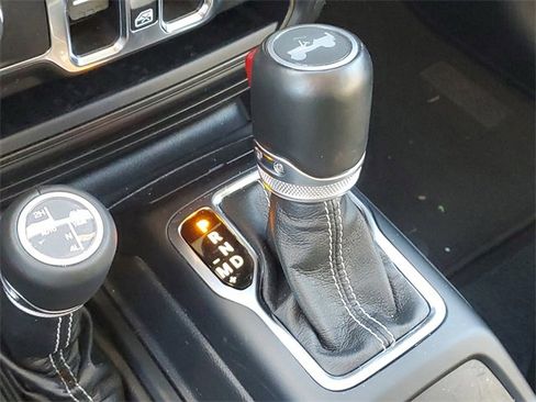 Used 2022 Jeep Wrangler Unlimited Sahara w/ Cold Weather Group image 18