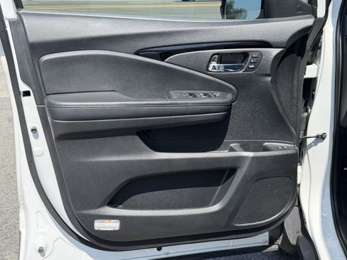 Used 2022 Honda Pilot Touring image 13