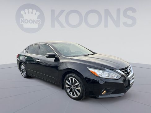 Used 2017 Nissan Altima 2.5 SV w/ Convenience Package image 10