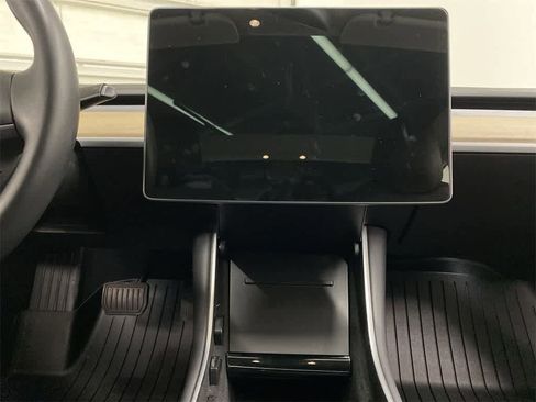 Used 2018 Tesla Model 3 Long Range image 23