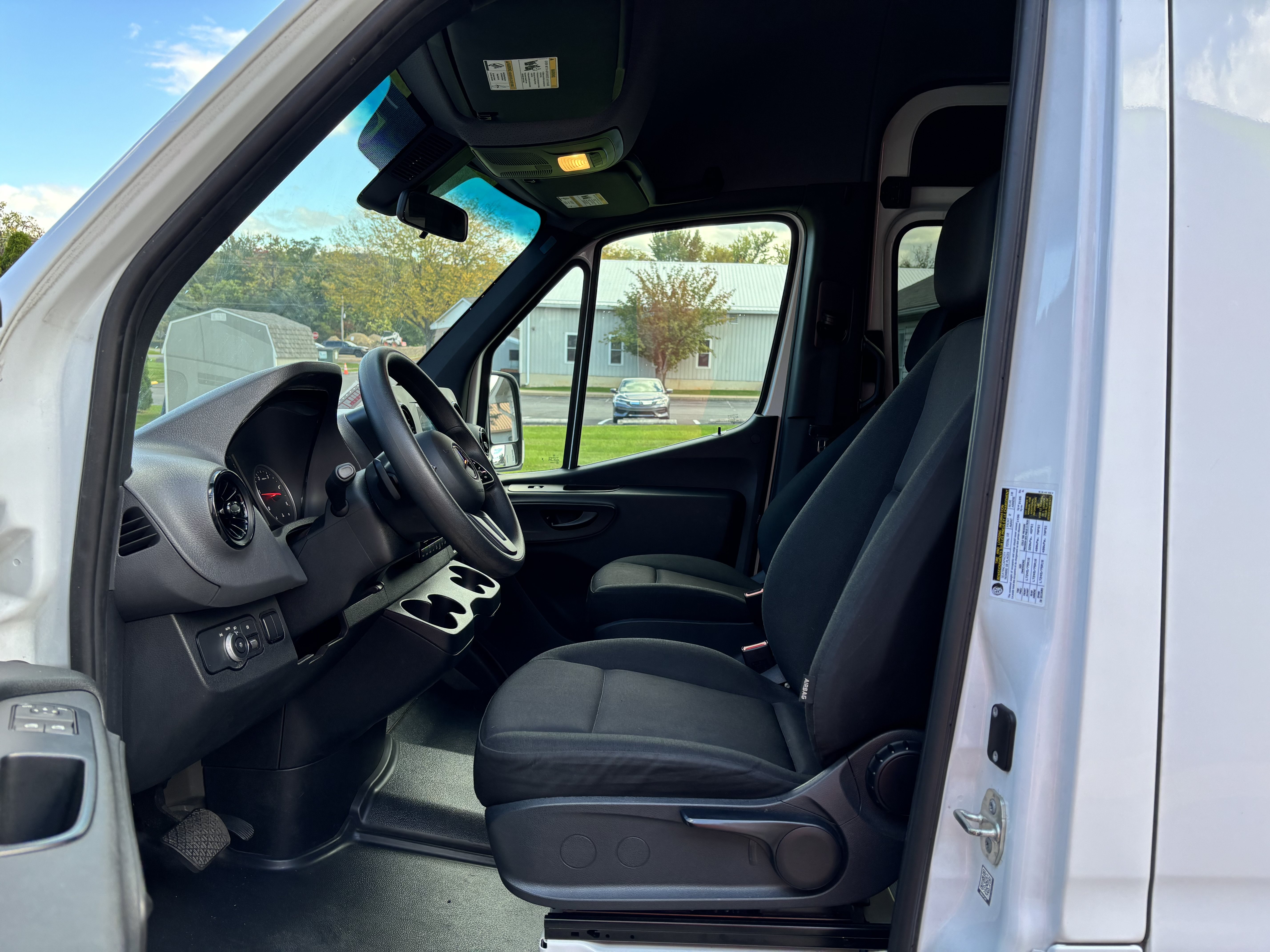 Used 2024 Mercedes-Benz Sprinter 2500 image 13