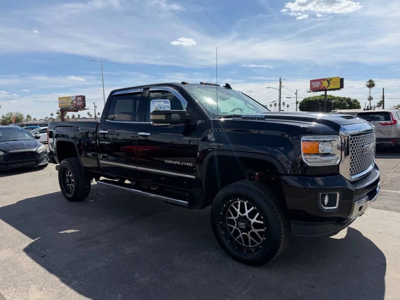 Used 2017 GMC Sierra 2500 Denali w/ Duramax Plus Package AWD/4WD image 14