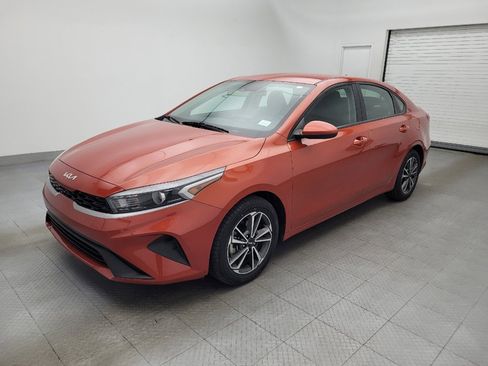 Used 2023 Kia Forte LXS image 2
