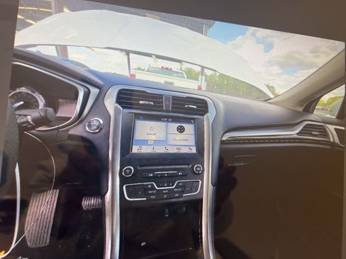 Used 2018 Ford Fusion SE w/ Equipment Group 602A image 8