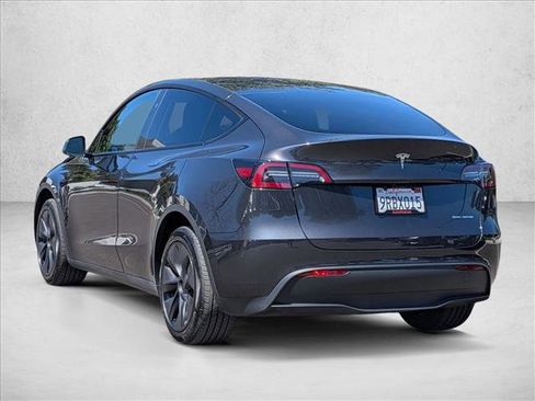 Used 2025 Tesla Model Y Long Range AWD/4WD image 8