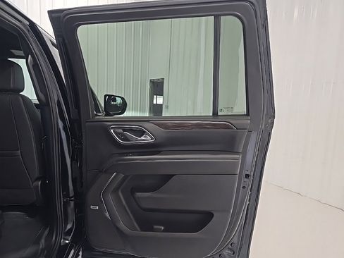 Used 2024 Chevrolet Suburban LT image 24