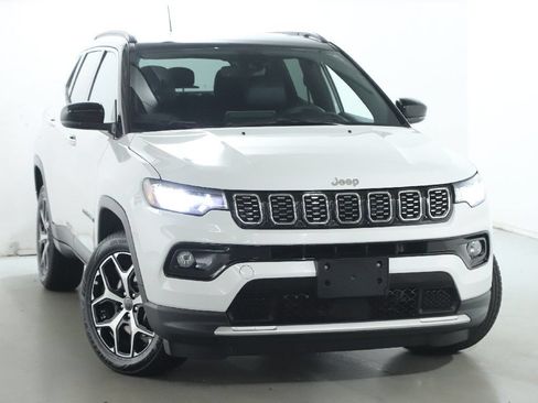 Used 2025 Jeep Compass Limited AWD/4WD image 2