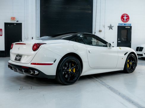 Used 2016 Ferrari California T image 14