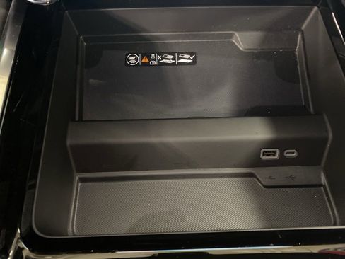 Certified 2025 Chevrolet Suburban High Country image 54