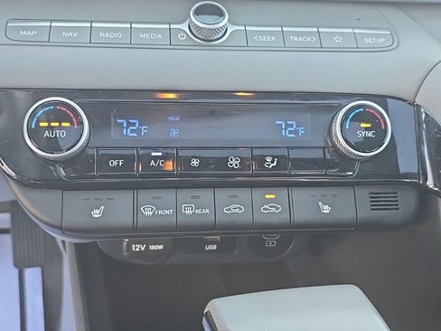 Used 2025 Hyundai Elantra SEL image 22