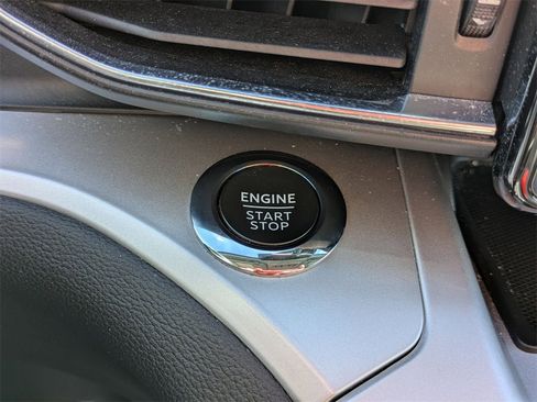 Used 2022 Ford Explorer XLT w/ Equipment Group 202A image 16