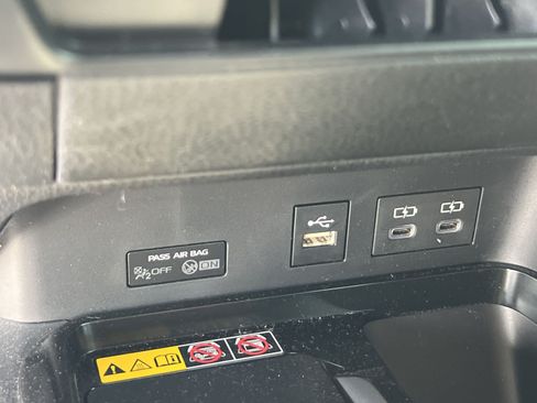 Used 2025 Toyota Camry SE w/ Convenience Package FWD image 28