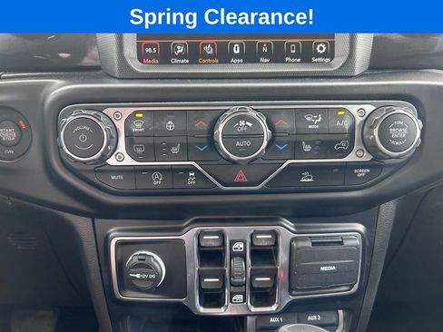 Used 2021 Jeep Wrangler Unlimited Sahara AWD/4WD image 19