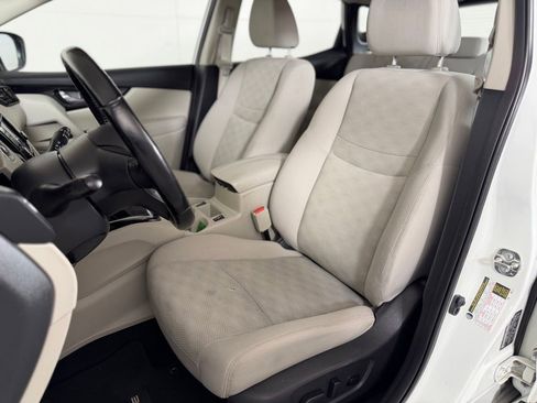 Used 2021 Nissan Rogue Sport SV image 25