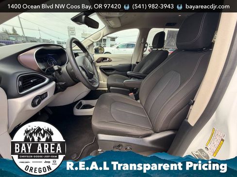 Used 2023 Chrysler Voyager LX FWD image 13