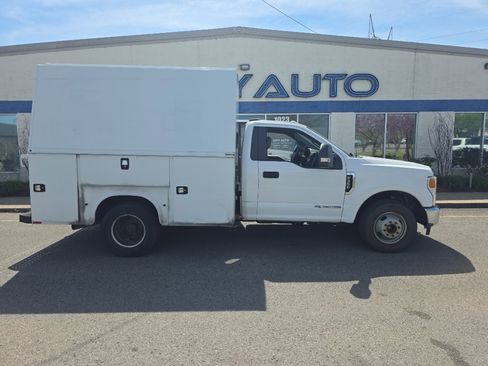 Used 2020 Ford F350 XL w/ Power Equipment Group image 2