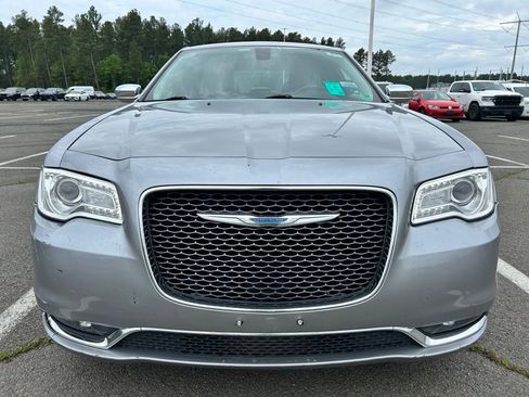 Used 2015 Chrysler 300 C RWD image 5