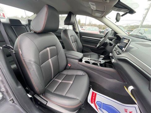 New 2025 Nissan Altima 2.5 SR image 18
