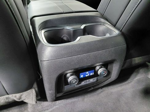 Used 2025 Buick Enclave Preferred image 40