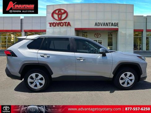 Used 2025 Toyota RAV4 LE AWD/4WD image 5