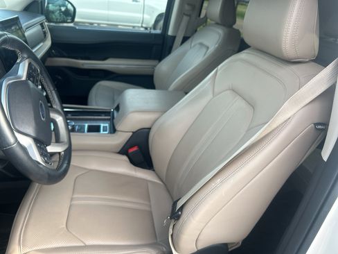 Used 2022 Ford Expedition Limited RWD image 3