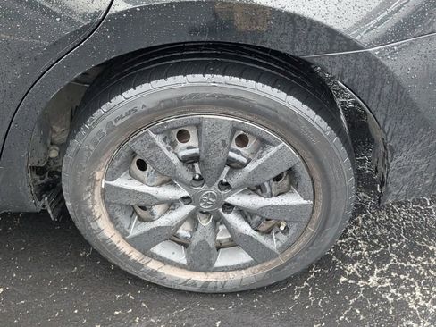 Used 2015 Toyota Corolla L image 20