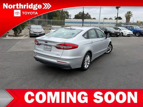 Used 2019 Ford Fusion SE FWD image 4