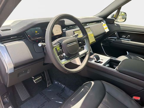 New 2026 Land Rover Range Rover Long Wheelbase SE AWD/4WD image 17