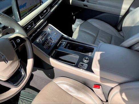 Used 2020 Lincoln Aviator Reserve w/ Equipment Group 201A image 17