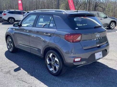 Used 2025 Hyundai Venue Limited image 5
