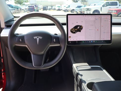 Used 2021 Tesla Model Y Long Range AWD/4WD image 17
