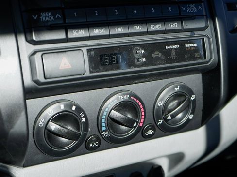 Used 2012 Toyota Tacoma 2WD Regular Cab image 24