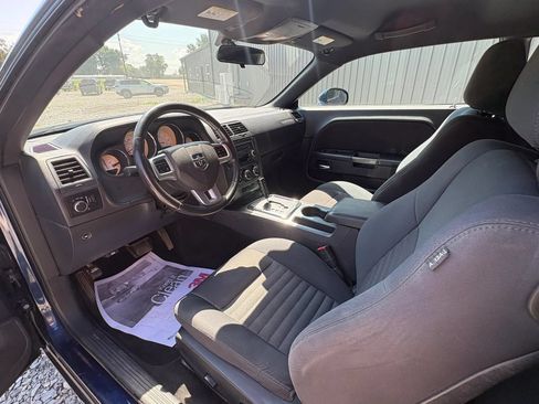 Used 2014 Dodge Challenger SXT RWD image 9