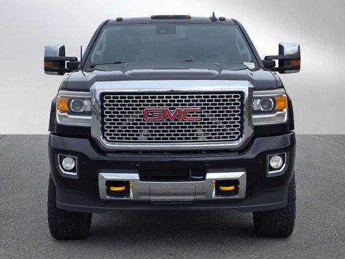 Used 2015 GMC Sierra 2500 Denali w/ Duramax Plus Package AWD/4WD image 8