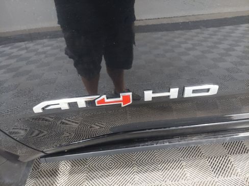 Used 2021 GMC Sierra 2500 AT4 w/ AT4 Premium Plus Package AWD/4WD image 5